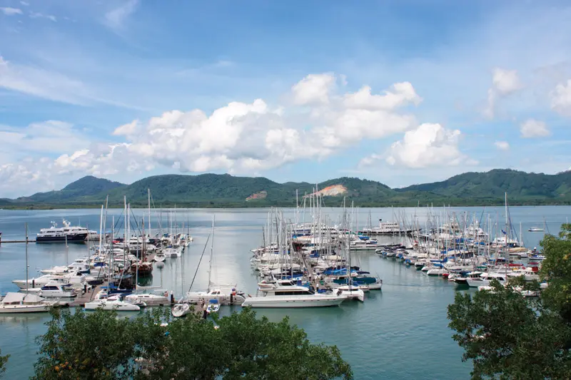 Marina facilities and dockside at Yacht Haven