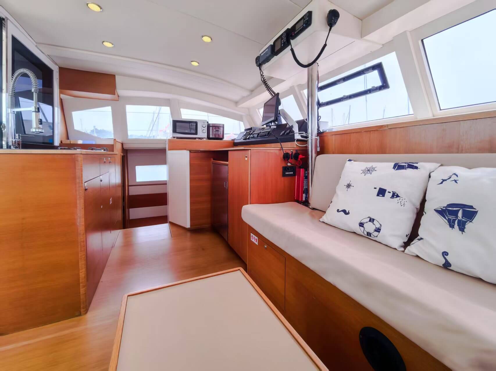 Boat photo 10